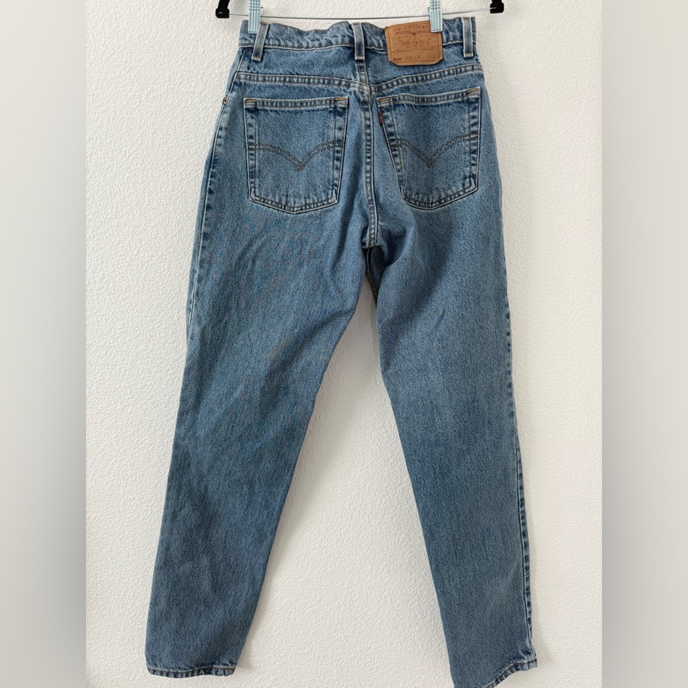 Vintage Levi’s 550 relaxed fit tapered leg size 9